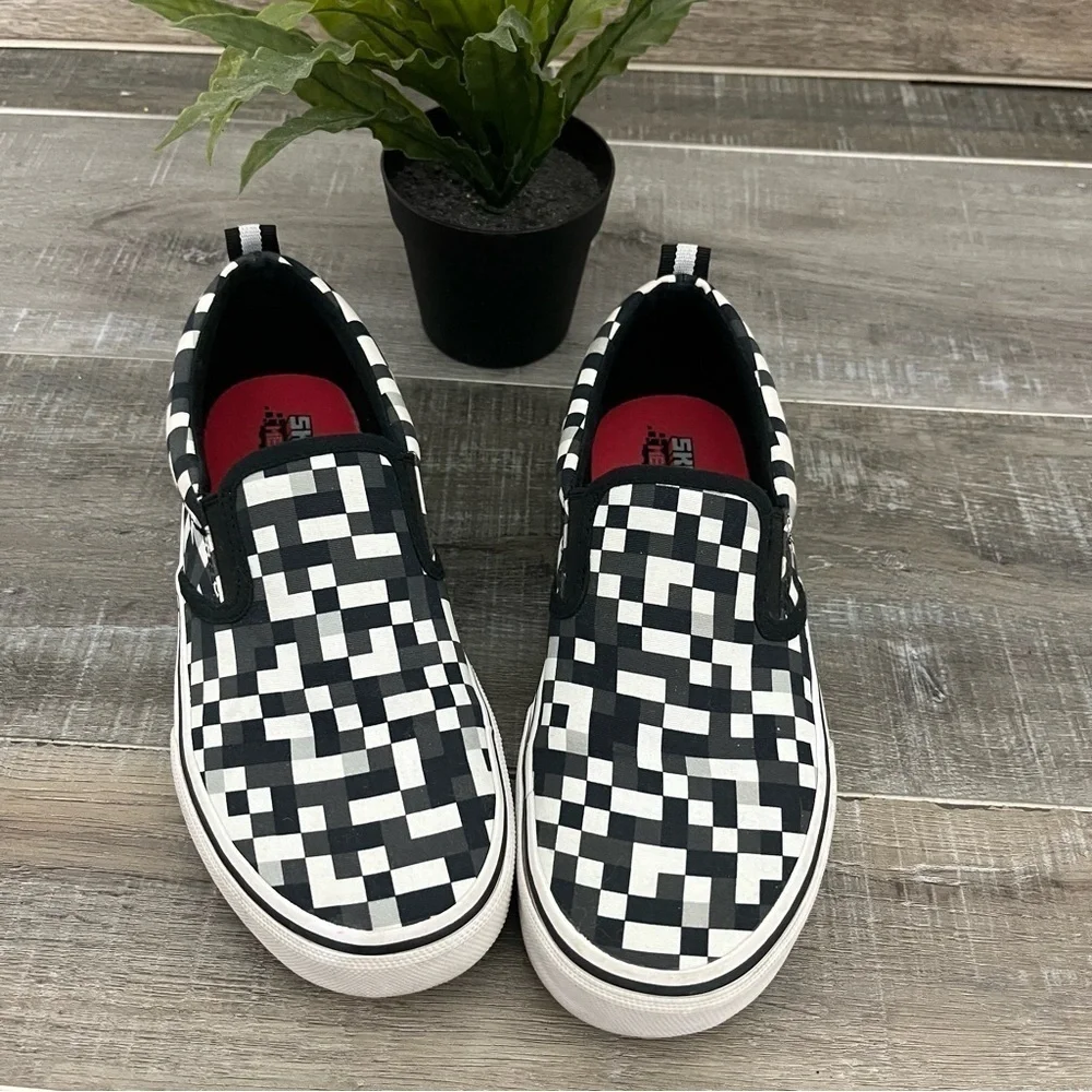 Sketchers Megacraft Black and White Sneaker Flats Size 4.5 - Picture 1 of 16